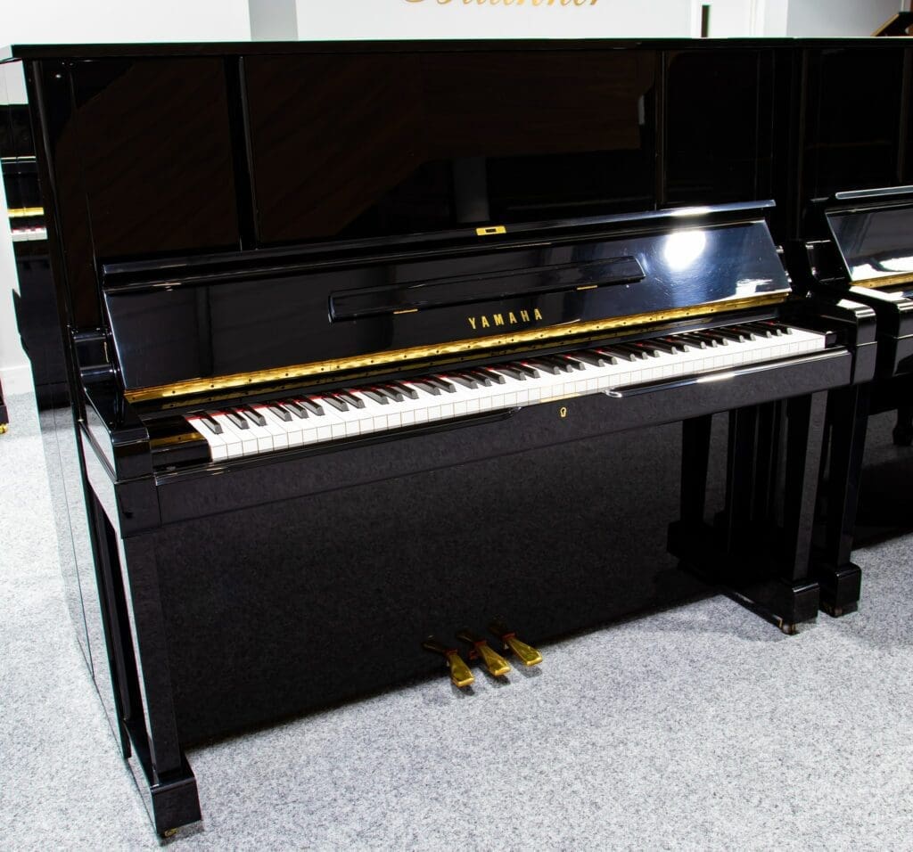 Yamaha U3 YUX