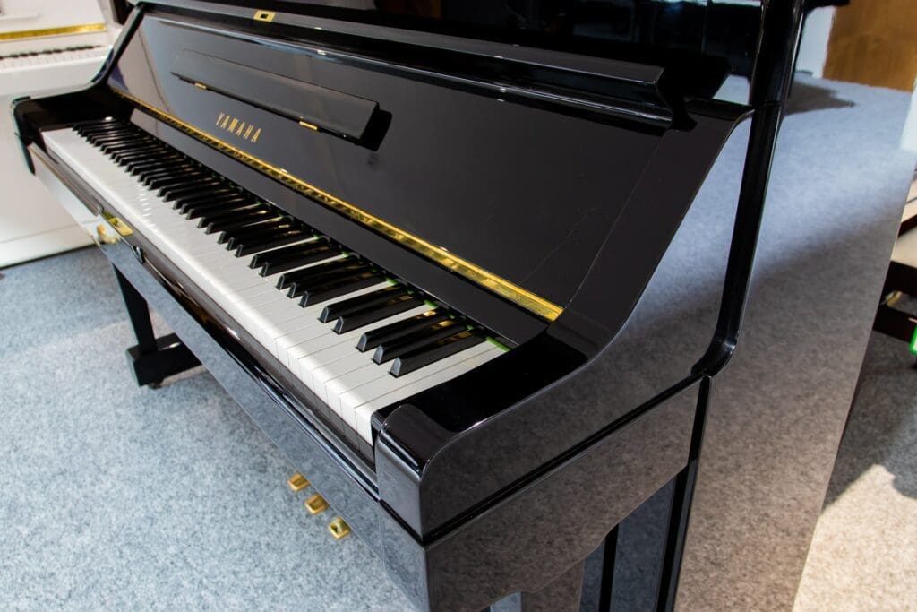 Yamaha U3 UX Detail