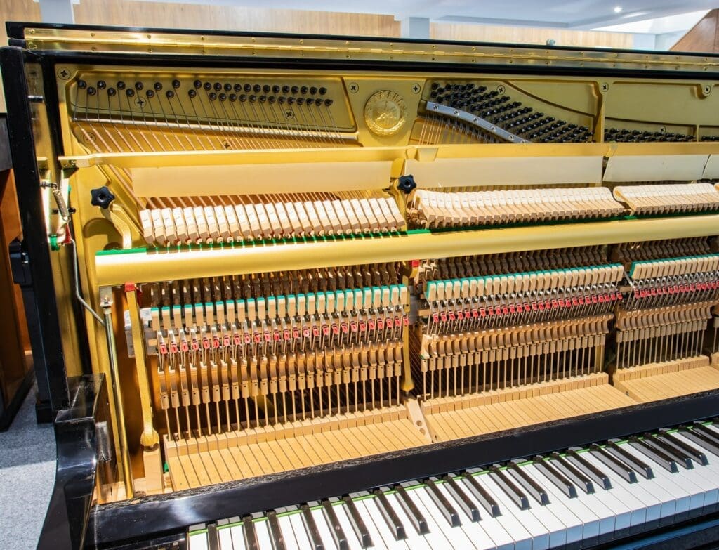Yamaha U30BL Internal