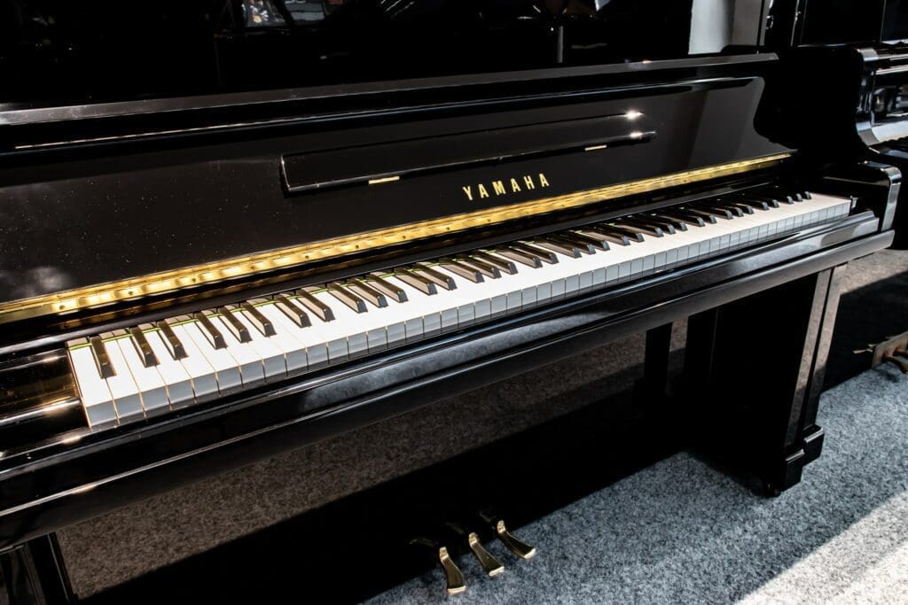 Yamaha U30BL Keyboard