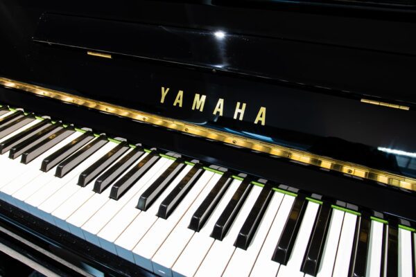 Yamaha U30BL Keys