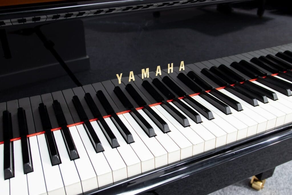 Yamaha C7 Keys