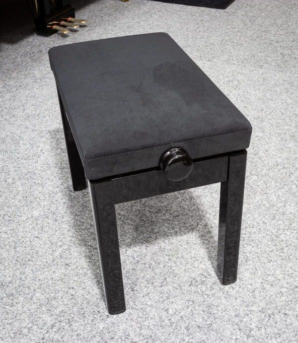Solo stool