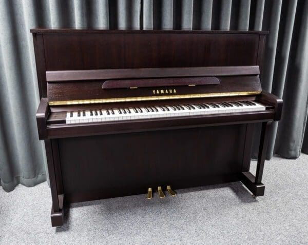 Preowned Yamaha b3 Upright in Open pore Dark Walnut