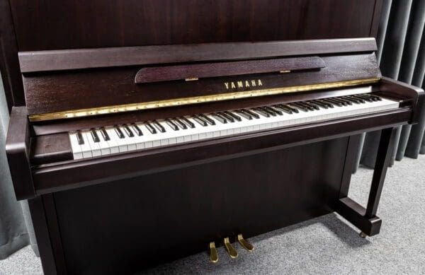 Preowned Yamaha b3 Upright in Open pore Dark Walnut