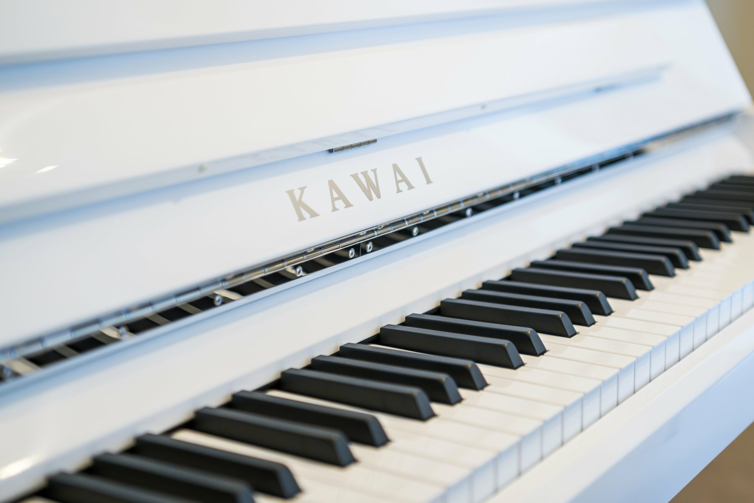 Kawai K300 polished white with silver fittings keyboard