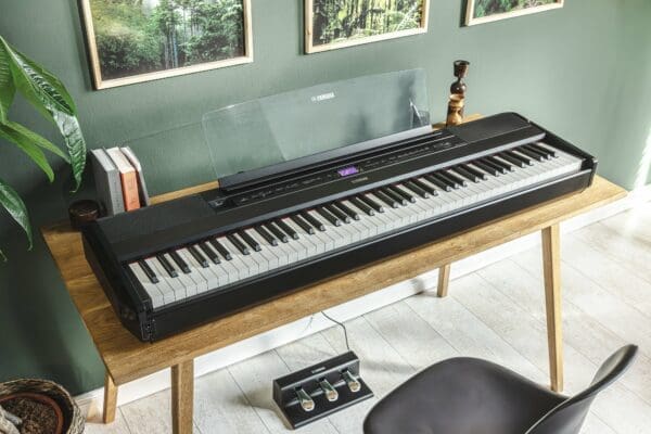 Yamaha P525 desk set-up