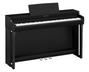 Yamaha CLP825 in Black